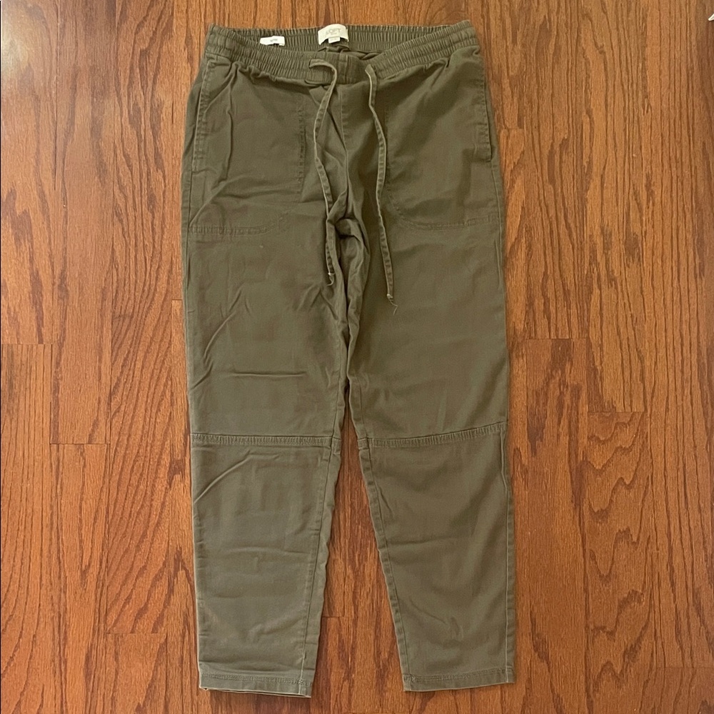 LOFT Women’s Cargo Pants in Olive